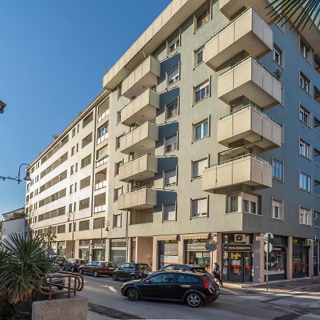 Lucilla Home - Apt Con Wifi Nel Cuore Di Udine Exterior foto