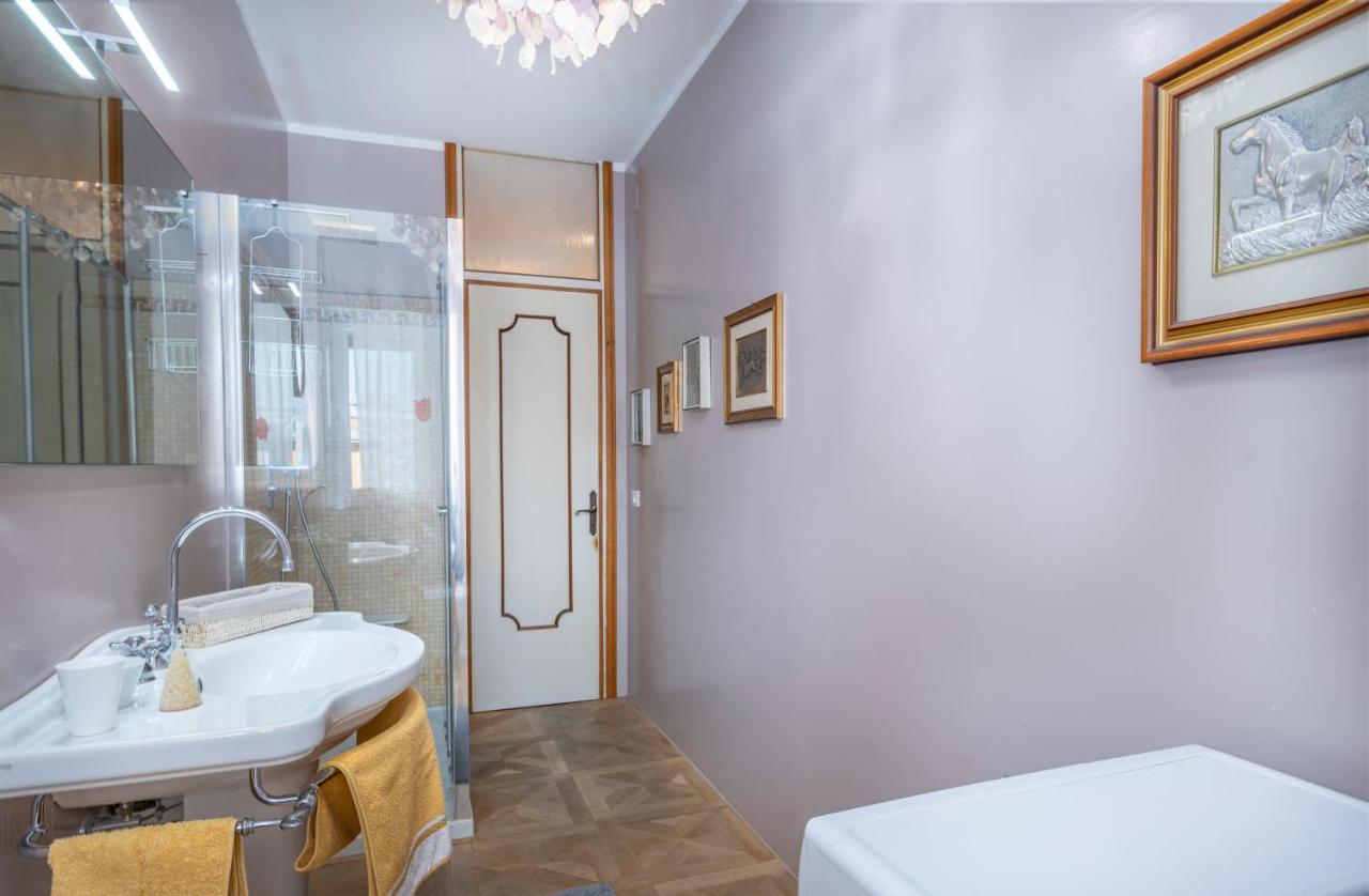Lucilla Home - Apt Con Wifi Nel Cuore Di Udine Exterior foto