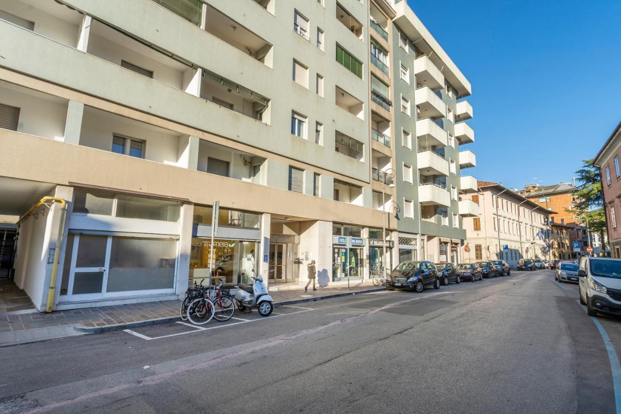 Lucilla Home - Apt Con Wifi Nel Cuore Di Udine Exterior foto