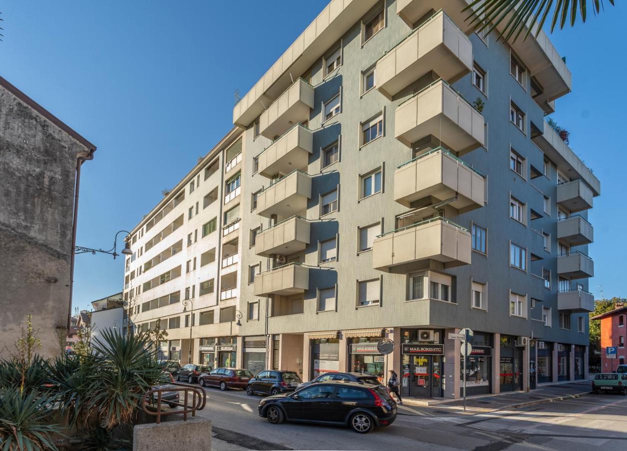 Lucilla Home - Apt Con Wifi Nel Cuore Di Udine Exterior foto