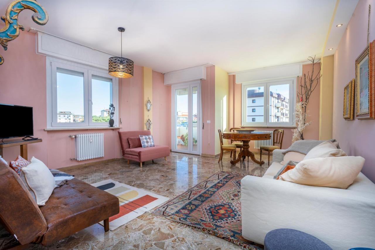 Lucilla Home - Apt Con Wifi Nel Cuore Di Udine Exterior foto